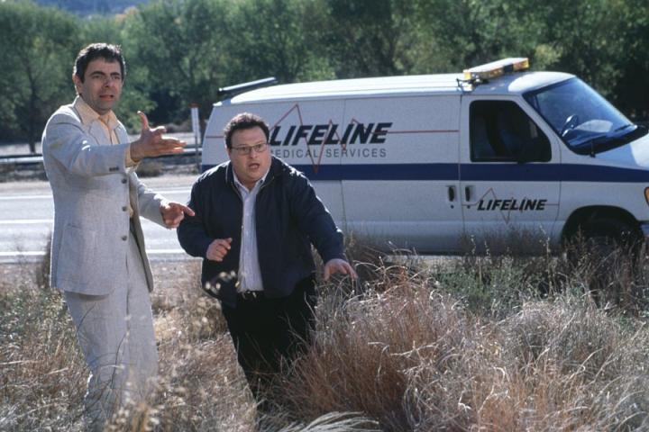 Rowan Atkinson and Wayne Knight in Rat Race (2001)