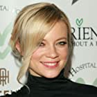 Amy Smart در نقش Tracy Faucet