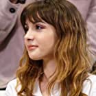 Hannah Marks در نقش Beth