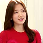 Park Shin-Hye در نقش Jung Hee Joo