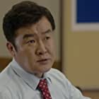 Son Jong-hak در نقش Baek Man Woo (Hee Sung's father)